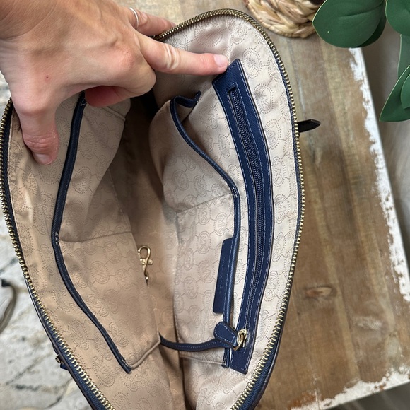 Michael Kors Cindy navy large dome crossbody leather purse with gold hardware - Picture 7 of 17